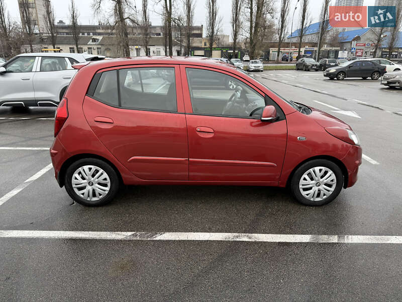 Хэтчбек Hyundai i10 2012 в Киеве