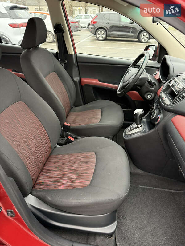 Хэтчбек Hyundai i10 2012 в Киеве