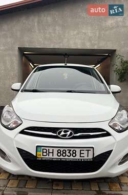 Хэтчбек Hyundai i10 2012 в Одессе