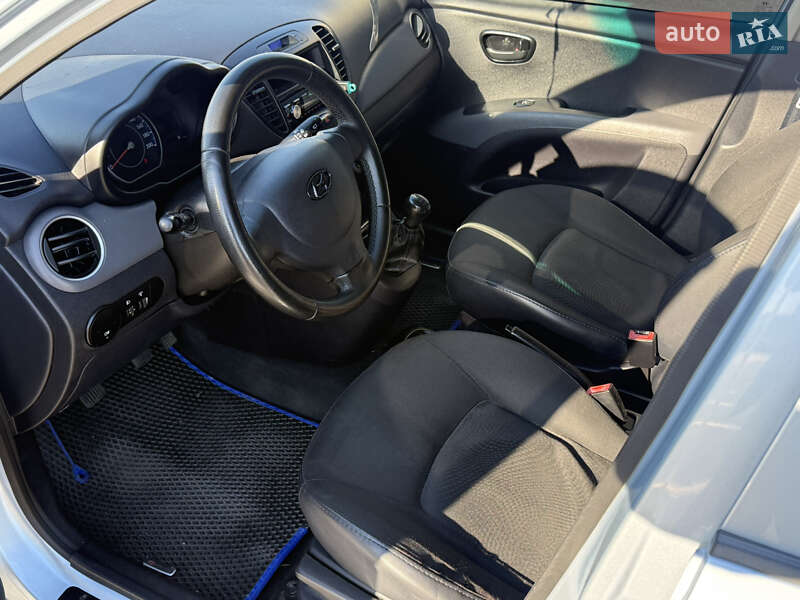 Хетчбек Hyundai i10 2011 в Одесі