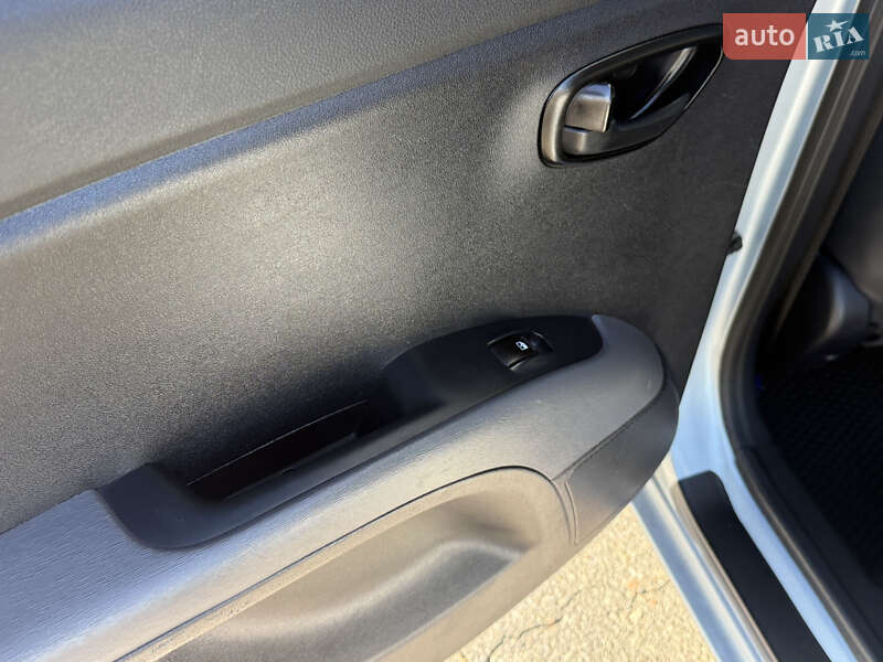 Хетчбек Hyundai i10 2011 в Одесі