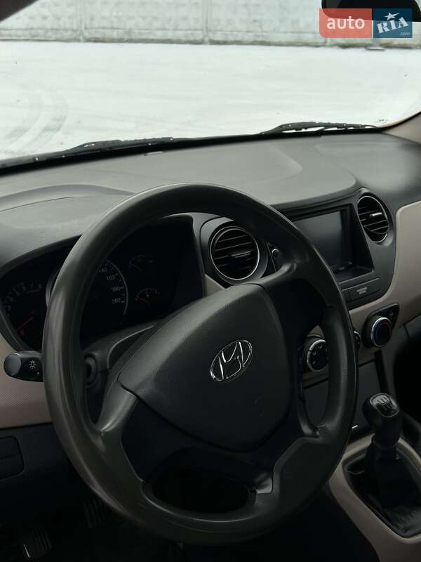 Хетчбек Hyundai i10 2015 в Києві
