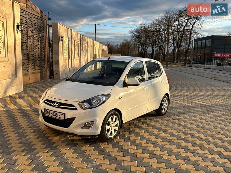 Хэтчбек Hyundai i10 2012 в Одессе