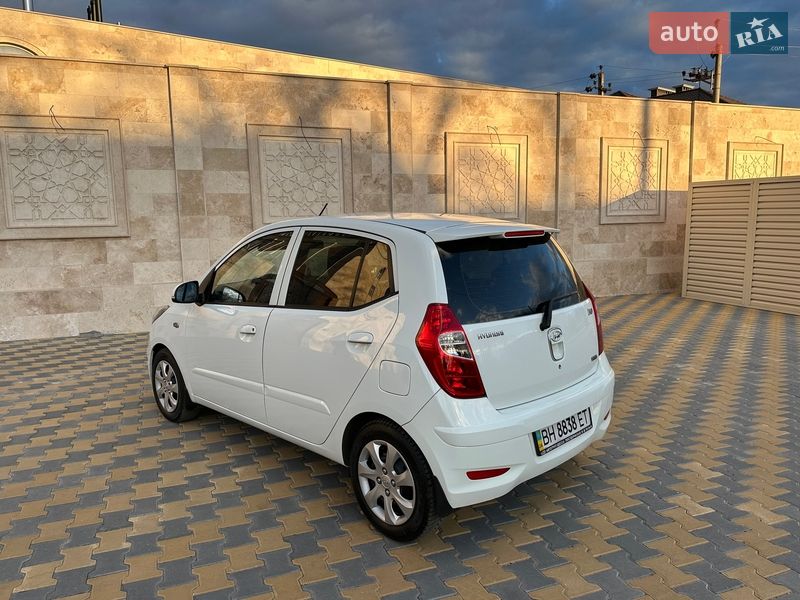 Хэтчбек Hyundai i10 2012 в Одессе