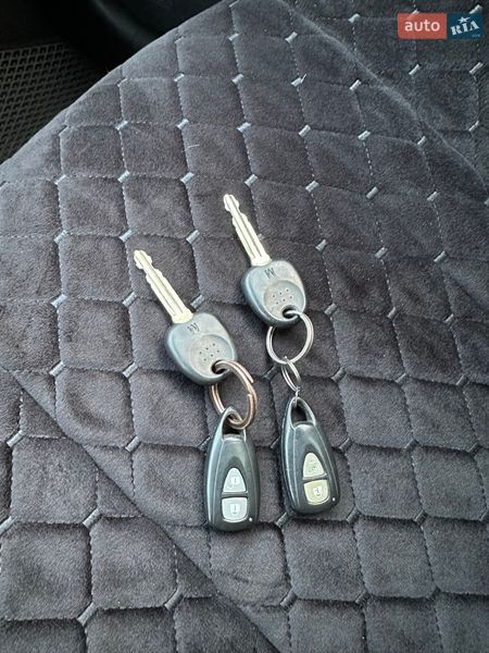 Хэтчбек Hyundai i10 2012 в Одессе