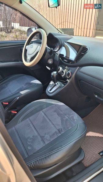 Хэтчбек Hyundai i10 2012 в Днепре
