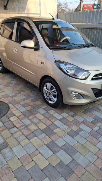 Хэтчбек Hyundai i10 2012 в Днепре