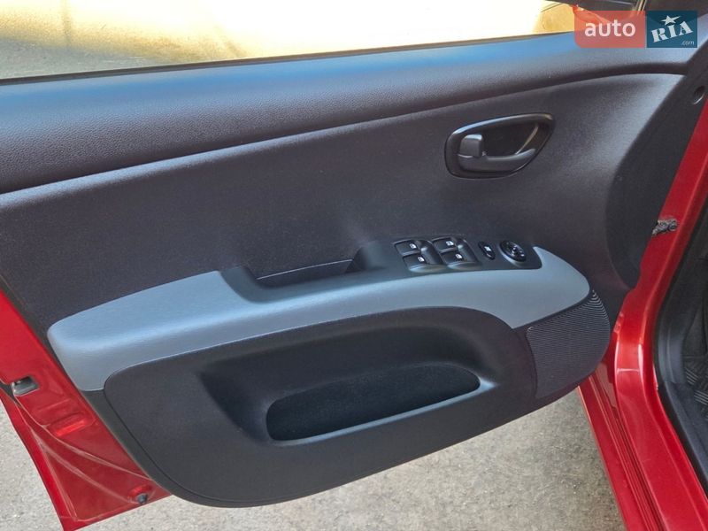 Хэтчбек Hyundai i10 2013 в Харькове