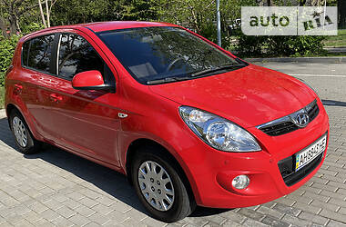 Хетчбек Hyundai i20 2011 в 