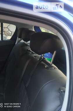 Хэтчбек Hyundai i20 2011 в 