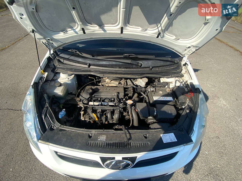 Хетчбек Hyundai i20 2009 в Любешові