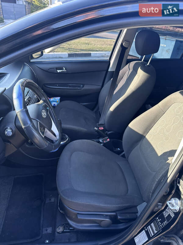 Хэтчбек Hyundai i20 2011 в Вараше
