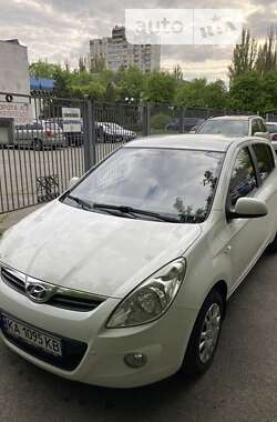 Хэтчбек Hyundai i20 2012 в Киеве