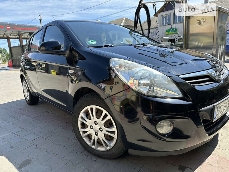 Хэтчбек Hyundai i20 2009 в Болехове