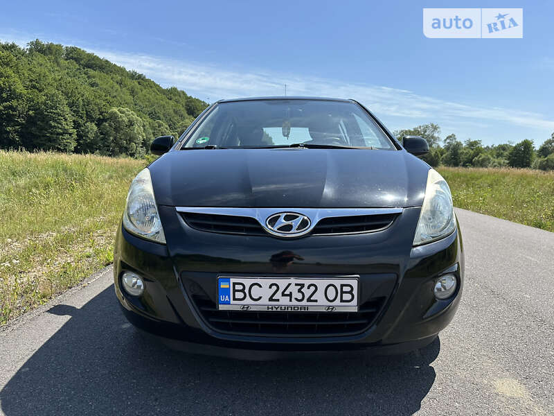 Хэтчбек Hyundai i20 2009 в Болехове