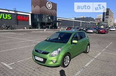 Хэтчбек Hyundai i20 2011 в Киеве