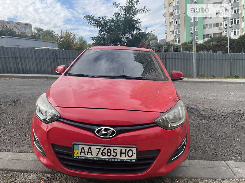 Хэтчбек Hyundai i20 2012 в Киеве