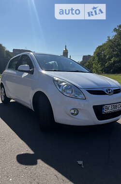 Хэтчбек Hyundai i20 2012 в Ровно