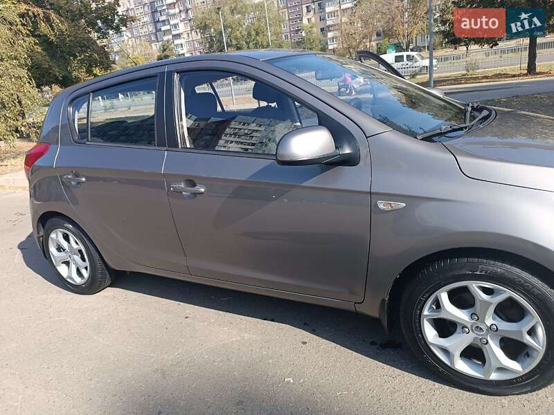 Хетчбек Hyundai i20 2013 в Дніпрі