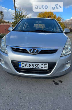 Хэтчбек Hyundai i20 2012 в 