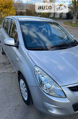 Хэтчбек Hyundai i20 2012 в 