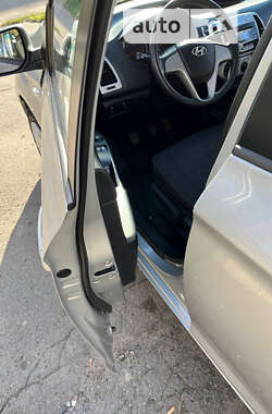 Хэтчбек Hyundai i20 2012 в 