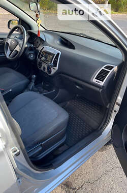 Хэтчбек Hyundai i20 2012 в 