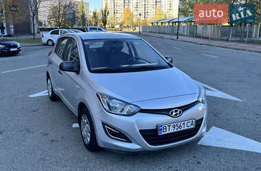 Хэтчбек Hyundai i20 2013 в Киеве