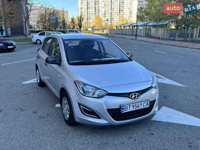 Хэтчбек Hyundai i20 2013 в Киеве