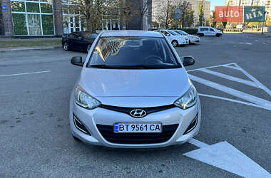 Хэтчбек Hyundai i20 2013 в Киеве