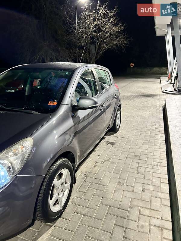 Хэтчбек Hyundai i20 2010 в Ямполе