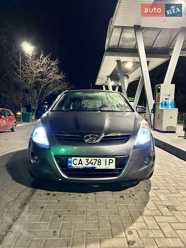 Хэтчбек Hyundai i20 2010 в Ямполе