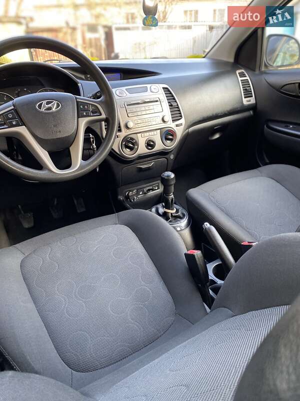 Хэтчбек Hyundai i20 2010 в Ямполе