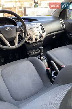 Хэтчбек Hyundai i20 2010 в 