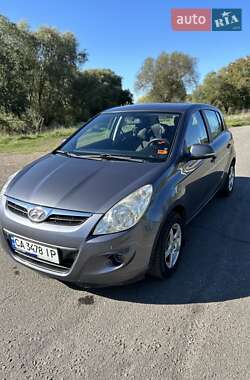 Хэтчбек Hyundai i20 2010 в 