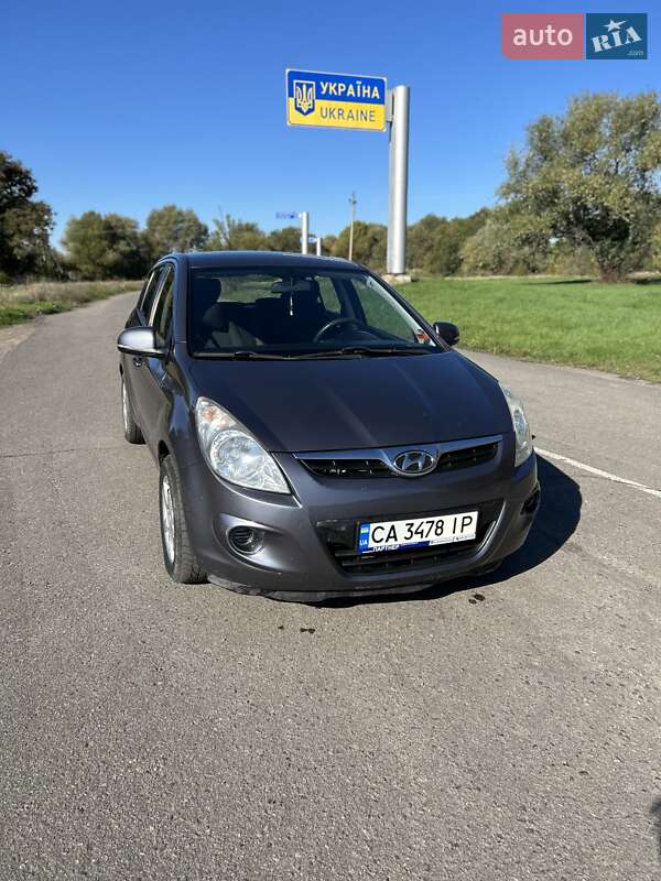 Хэтчбек Hyundai i20 2010 в Ямполе