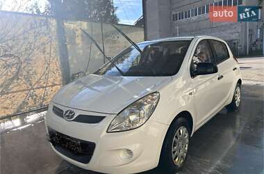 Хэтчбек Hyundai i20 2010 в 