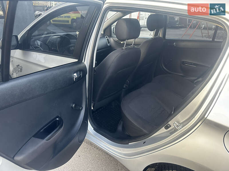 Хэтчбек Hyundai i20 2011 в Чернигове