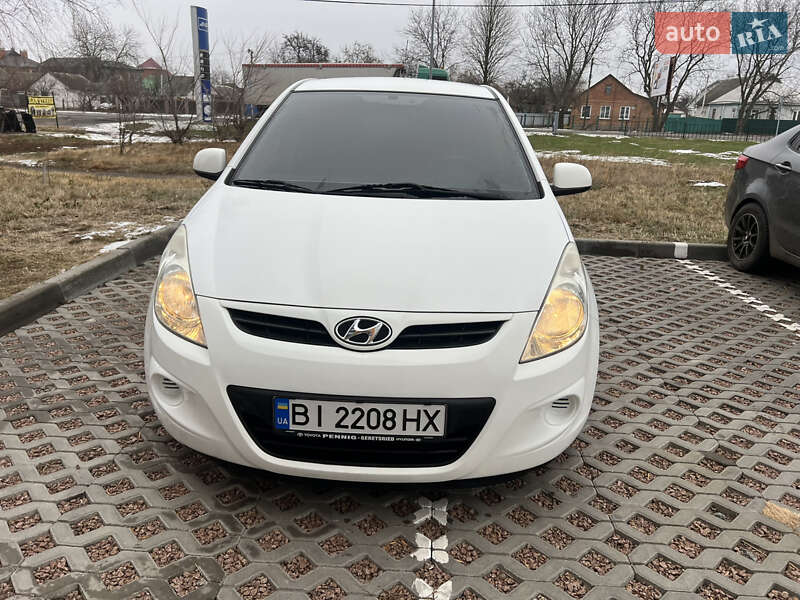 Хэтчбек Hyundai i20 2011 в Полтаве