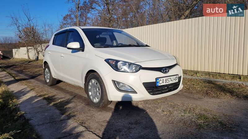 Хэтчбек Hyundai i20 2014 в Смеле