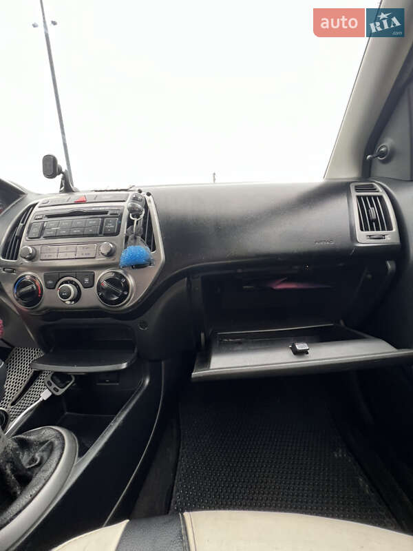 Хэтчбек Hyundai i20 2013 в Ивано-Франковске фото 16 Хэтчбек Hyundai i20 2013 в Ивано-Франковске