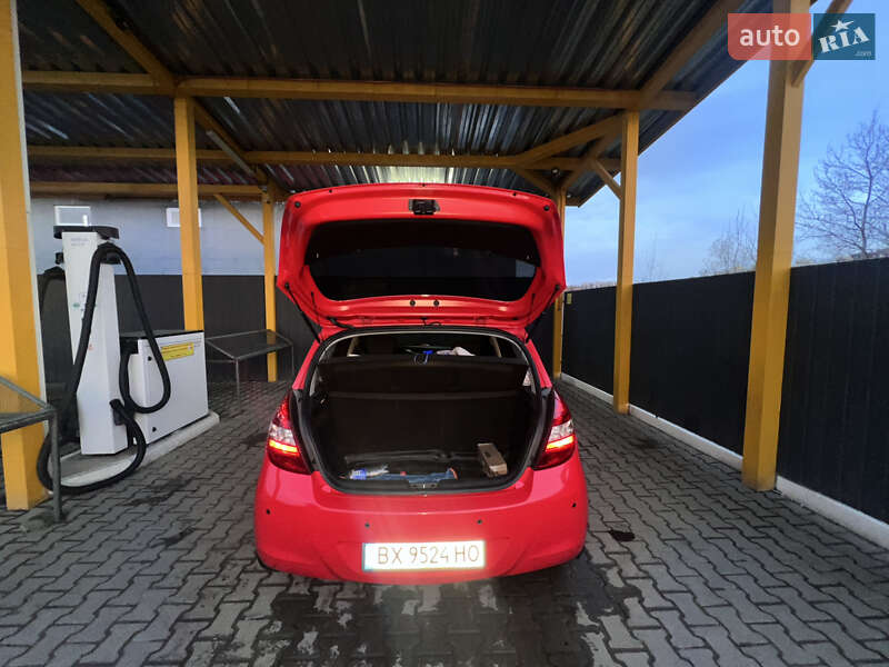 Хетчбек Hyundai i20 2011 в Хмельницькому