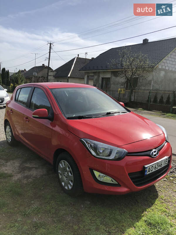 Хэтчбек Hyundai i20 2012 в 