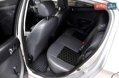 Хэтчбек Hyundai i20 2013 в 