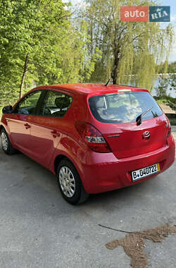 Хетчбек Hyundai i20 2010 в 