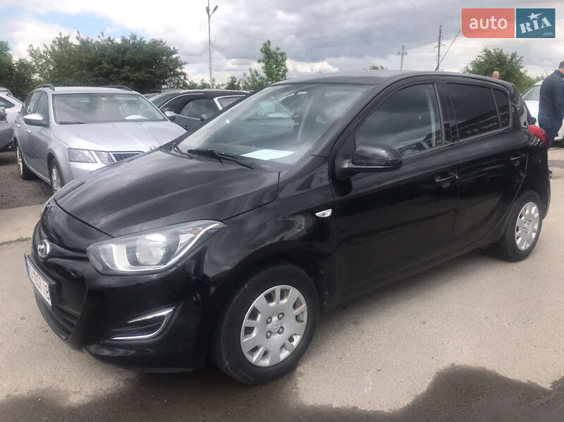 Хетчбек Hyundai i20 2012 в Ужгороді