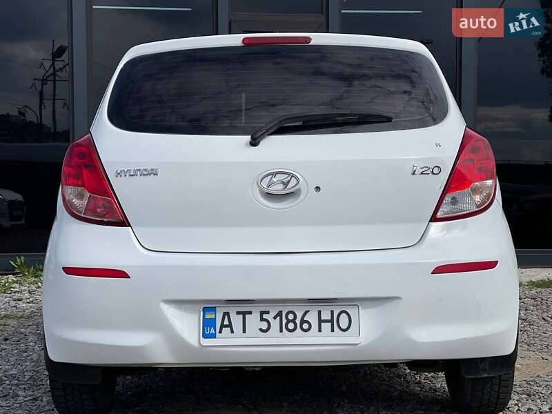 Хэтчбек Hyundai i20 2014 в Киеве