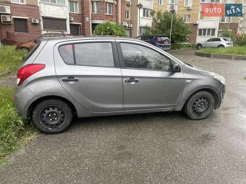 Хэтчбек Hyundai i20 2012 в Киеве