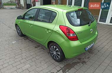 Хэтчбек Hyundai i20 2010 в 