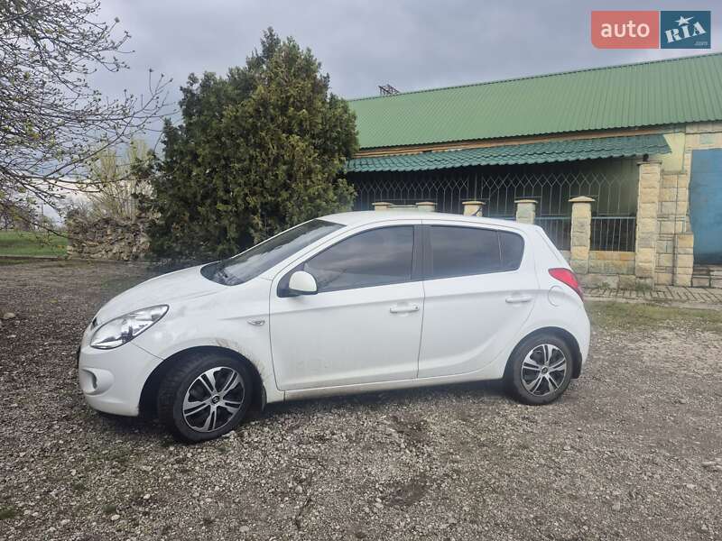 Хэтчбек Hyundai i20 2011 в Лозовой